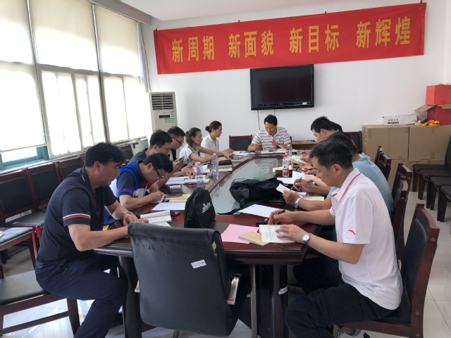 党员学习会议现场 党员学习会议现场